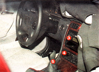 photo w203abintr2.jpg  32KB