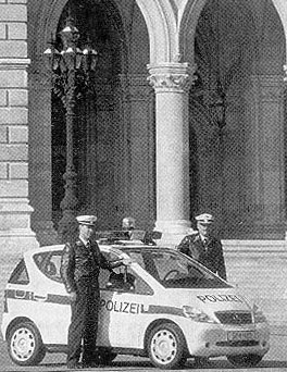 photo w168police.jpg  36KB