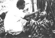 Satyajit Ray and Chunibala during the filming of PATHER PANCHALI (JPG, 14 KB)
