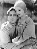George O'Brien and Janet Gaynor in SUNRISE (JPG, 17 KB)