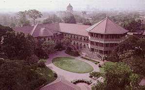 [The world's largest golden teakwood mansion.]