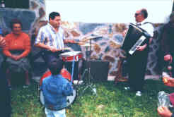 Detr�s de la ermita