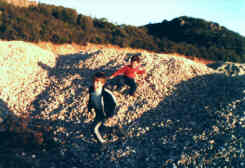 Jugando en el llano de "Los Rehoyos"