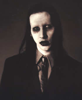 ooo looky, satan inna tie