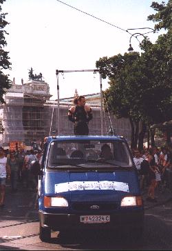 parade08