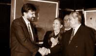 Cestitke Save Stepanova (desno) na otvaranju izlozbe u galeriji "Hemofarm"-a - Vrsac `96.