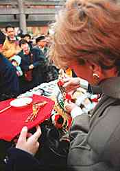 putting head-dress on the lion