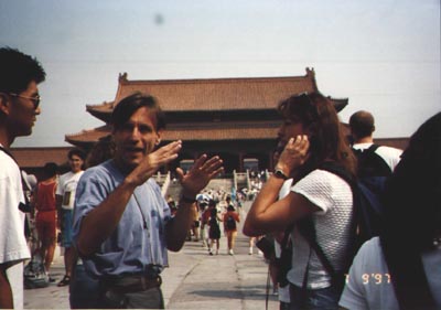 Prof. lecturing on the microcosm of the Forbidden City