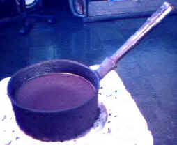 A panela de ferro � ideal para derreter a cera