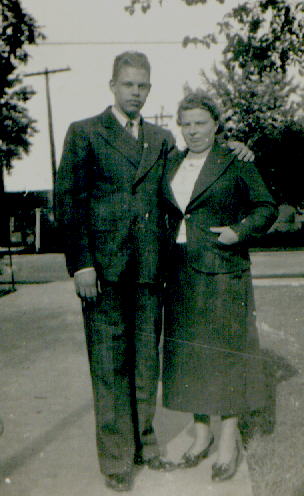 Momndad.jpg (20696 bytes)