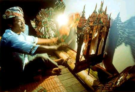 Kota Bahru: Traditional Malayan puppetry (32k)
