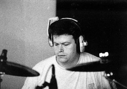 Roger op drums......