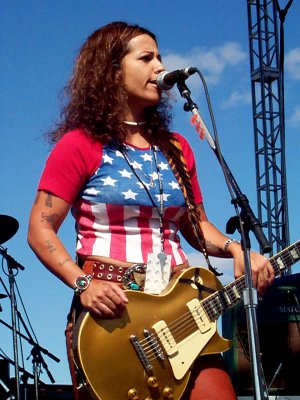 Linda Perry at R.O.A.R. Tour 1997