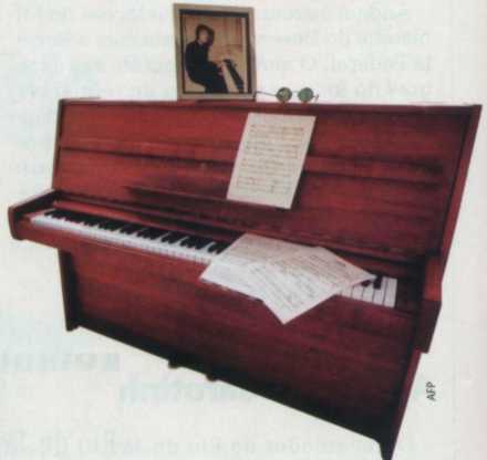 piano.jpg (11916 bytes)