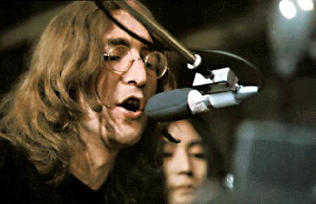 singing.jpg (21456 bytes)