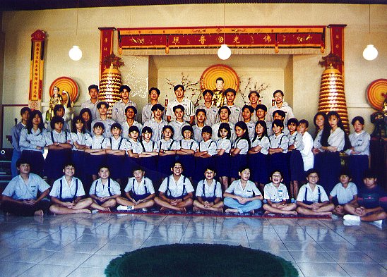 image of Toa`n The^? Anh Chi. Em Trong GDPT Cha'nh Ti'n