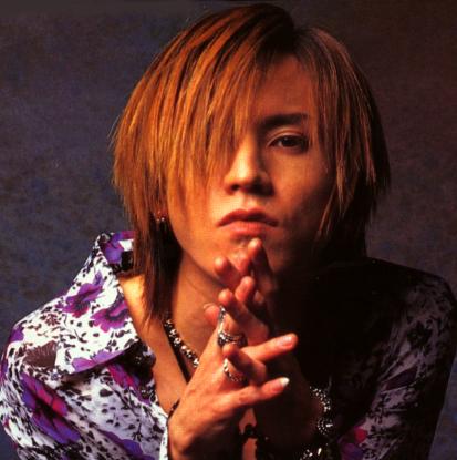 sugizo2.jpg (28436 bytes)