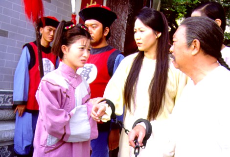 The Chong family is captured, but SY wants to stay with them.
