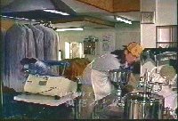 laundry2.jpg (10801 bytes)