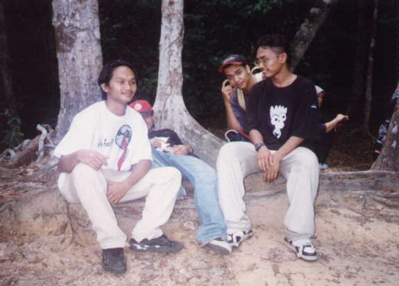 cek_geng4.jpg (25736 bytes)