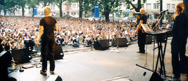 Chumbawamba 13