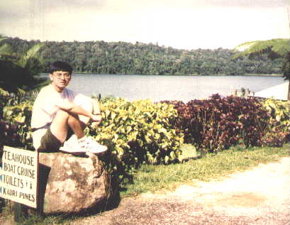 qland12.jpg (24212 bytes)