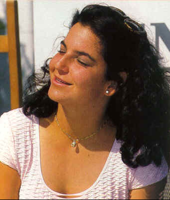 Ara3.jpg (68356 bytes)
