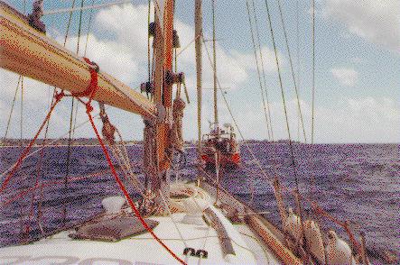Idefix Towing Avalon to the Anchorage