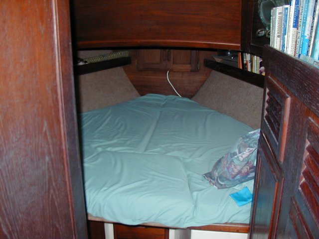 Vee berth