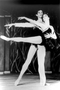 LAURA MORELOS, RAUL FERNANDEZ,  PRINCIPAL DANCERS, CND, MEXICO (9 KB)
