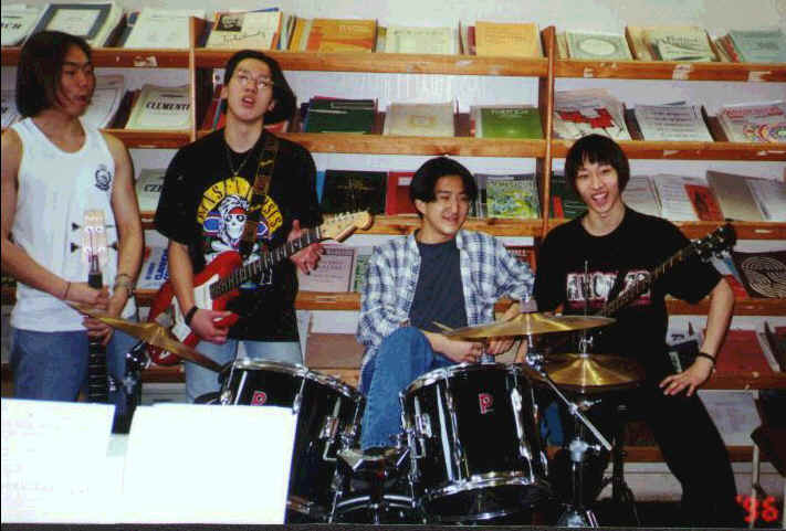 band.jpg (47532 bytes)