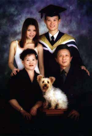 grad_m_fam_01.jpg (28585 bytes)