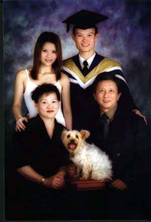 grad_m_fam_03.jpg (28585 bytes)