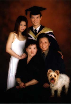 grad_m_fam_06.jpg (28585 bytes)