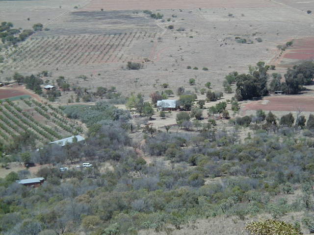 farmhouse.jpg (51584 bytes)