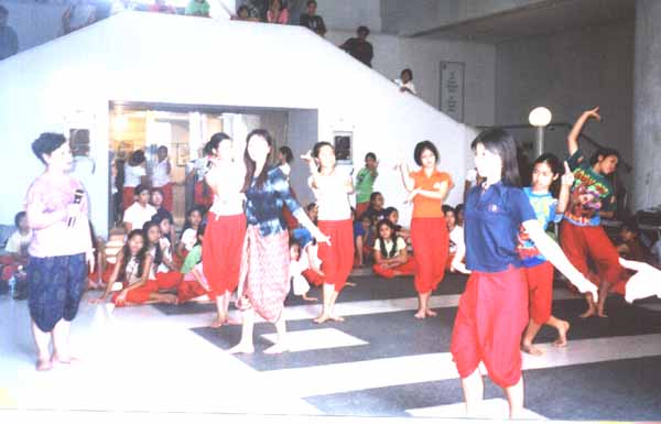 teachingk.jpg (32276 bytes)