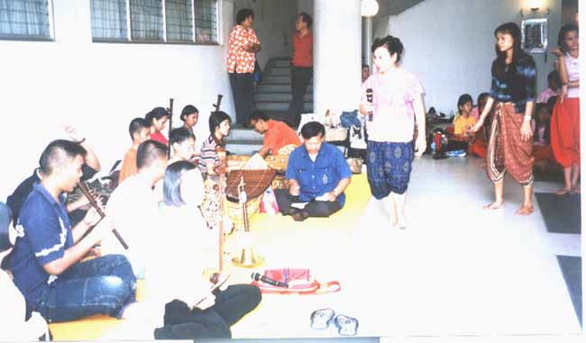 teachingk2.jpg (33242 bytes)