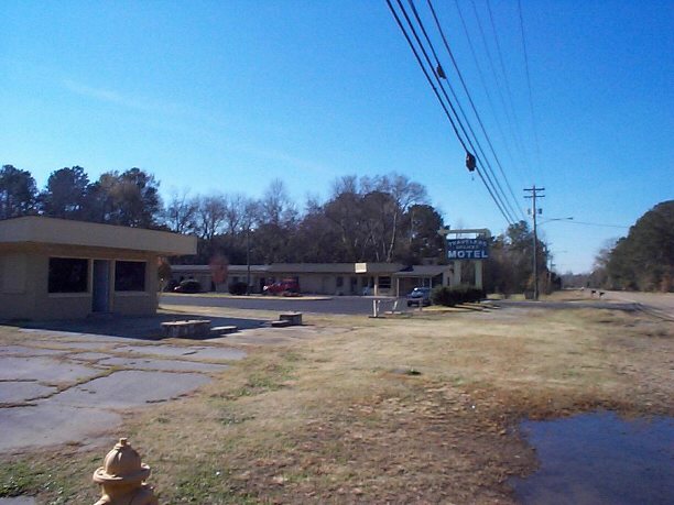 Traveler's Deluxe Motel
