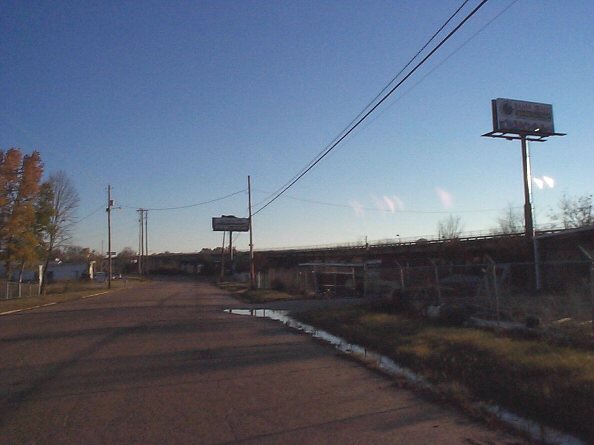 wide shot of the eastern end of Bridge Ave