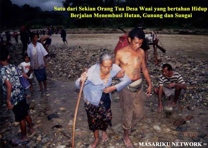 Evakuasi Pengungsi Lanjut Usia dari Waai