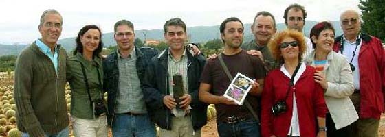 � Amigos mios en Congreso Cheste, faltan muchos en Cactus Checa. La sonrisa surge placentera, el tiempo pasa acelerado por diez, la mirada se pierde entre miles de especies. El recuerdo prevalece a fuego !