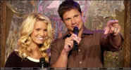 Jessica y Nick en TRL de MTV el 19 de agosto