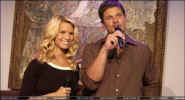Jessica y Nick en TRL de MTV el 19 de agosto