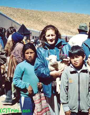Niños con sus animales en La Polvorilla