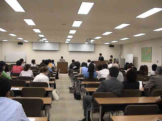Auditorio de la charla de Intervida