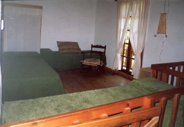 dormitorio con camas individuales