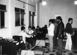 098.jpg (42700 bytes)