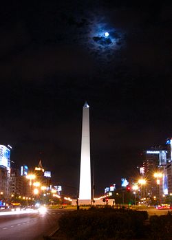 Foto del obelisco de Buenos Aires, visitado por millones de turistas al año