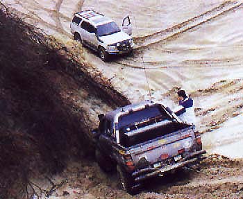 Hilux_arena_1.jpg (32315 bytes)