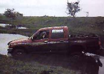 Hilux_barro_1.jpg (15115 bytes)